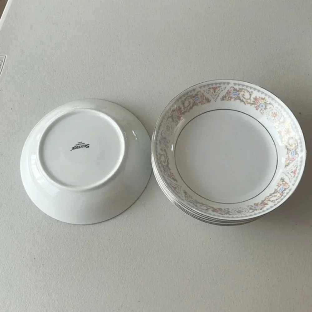 One pc VINTAGE SILVERIE SOUP BOWL